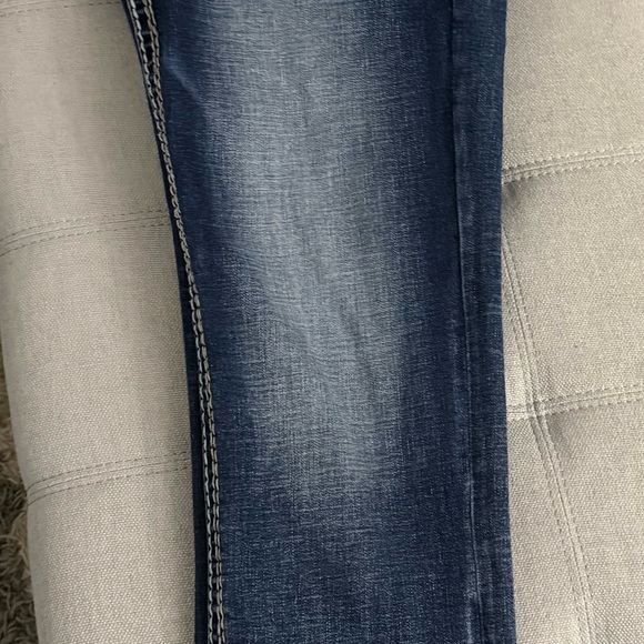 Rock Revival Indigo Jeans with Embroidered Details - Picture 4 of 4